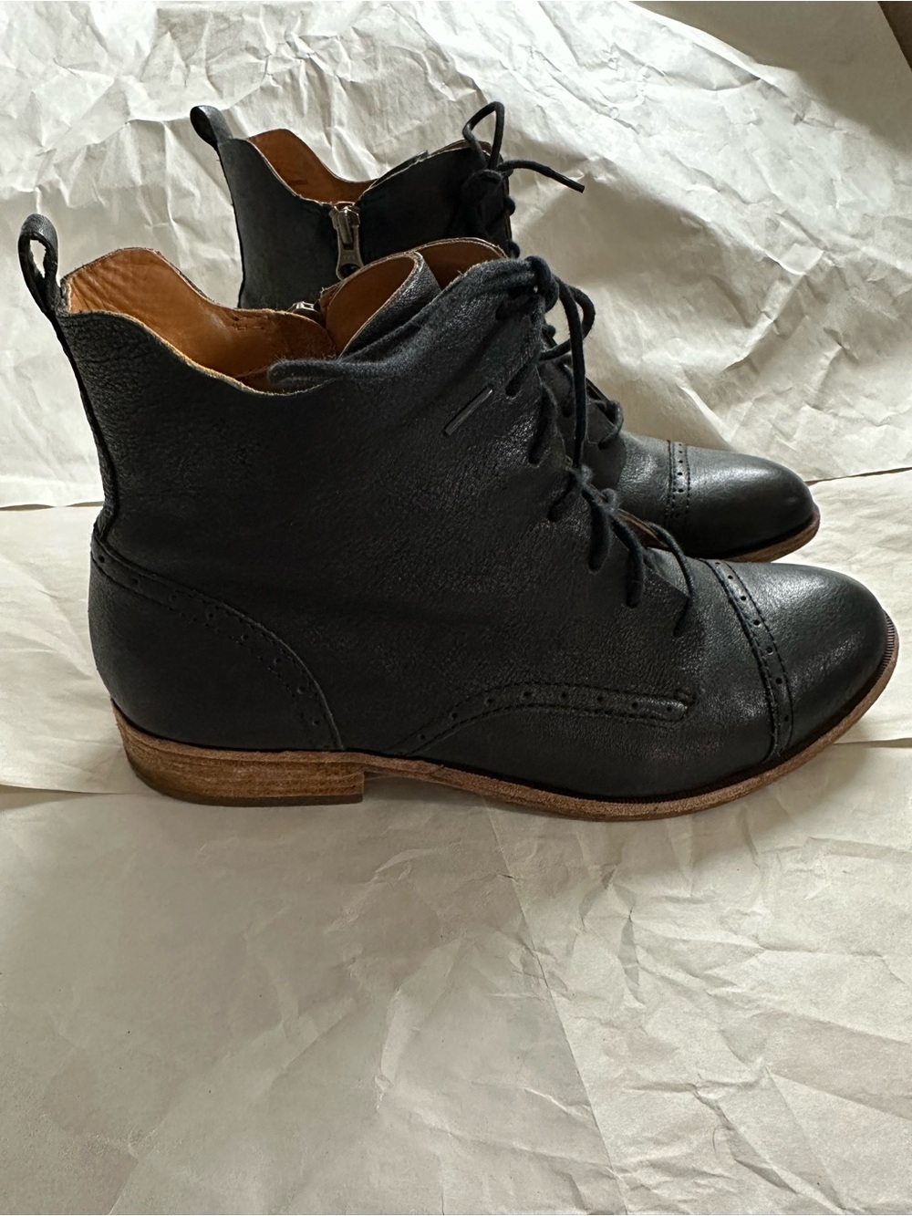 EUC Kork-Ease Women's Yoni Black Lace-Up Leather Ankle Boots Size 9.5M